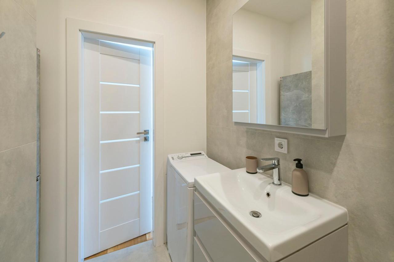 White 1 Bd Old Town Apartment By Hostlovers Kaunas Extérieur photo
